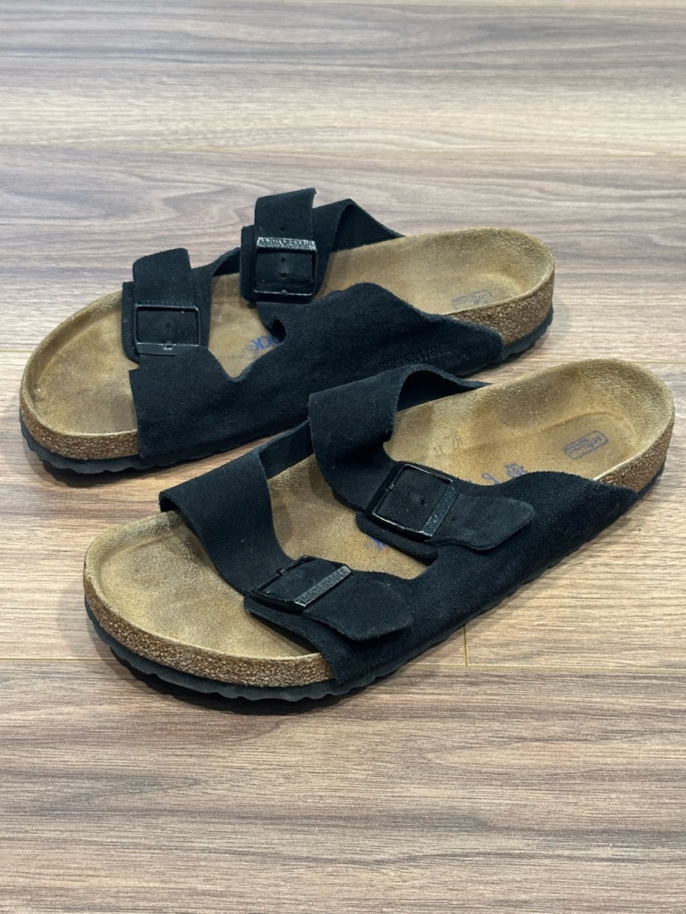 Birkenstock Arizona Soft Footbed Sandal in Black Suede Size 10